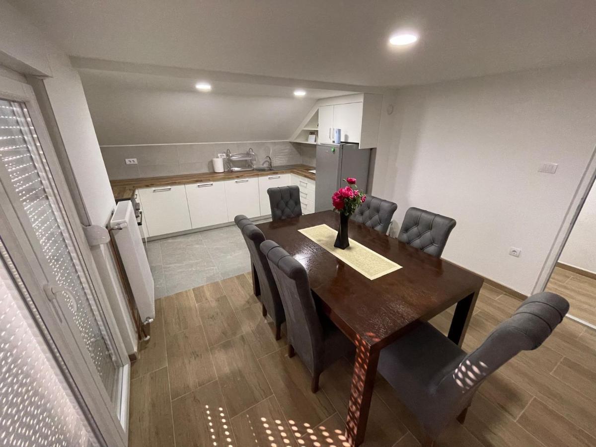 Apartman Ambijent อารันเยโลวัคส์ ภายนอก รูปภาพ