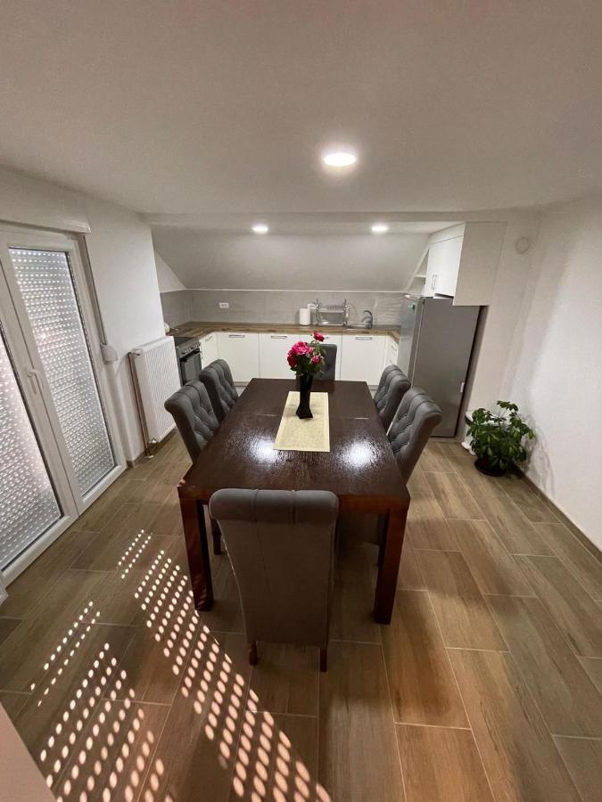 Apartman Ambijent อารันเยโลวัคส์ ภายนอก รูปภาพ