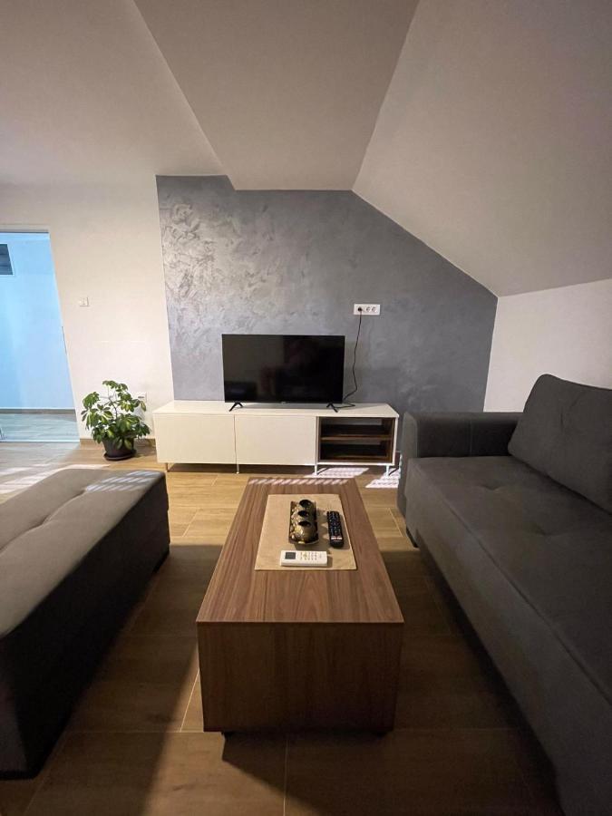 Apartman Ambijent อารันเยโลวัคส์ ภายนอก รูปภาพ