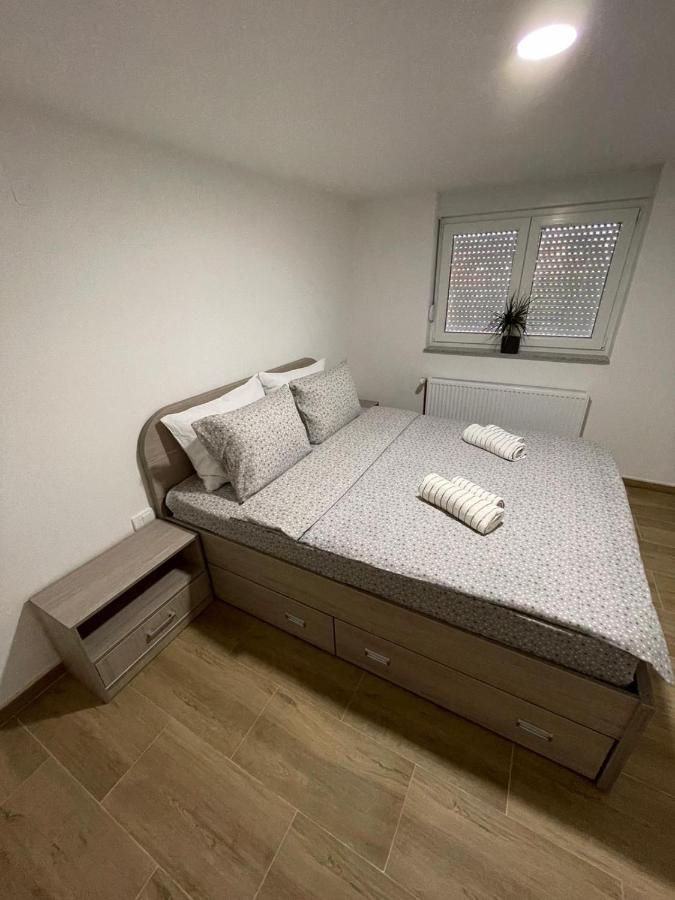 Apartman Ambijent อารันเยโลวัคส์ ภายนอก รูปภาพ