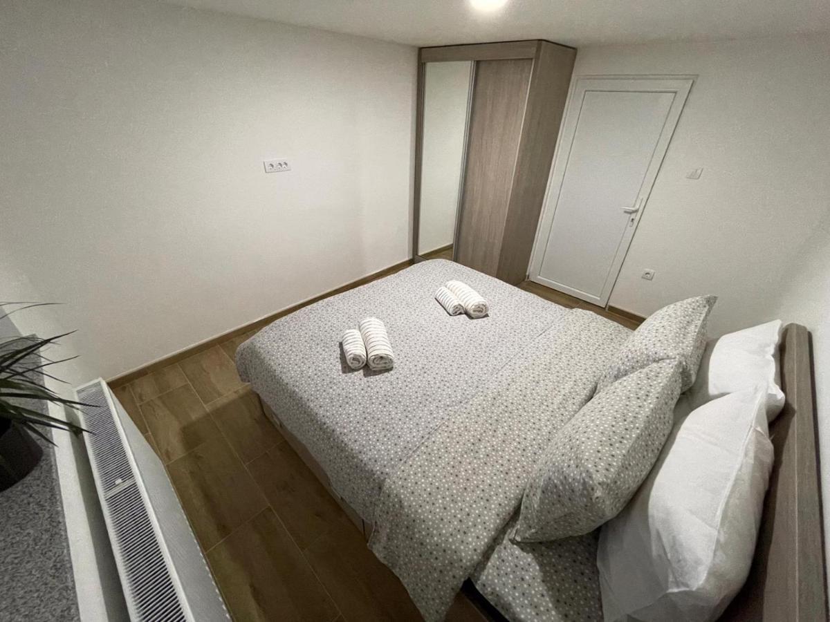 Apartman Ambijent อารันเยโลวัคส์ ภายนอก รูปภาพ