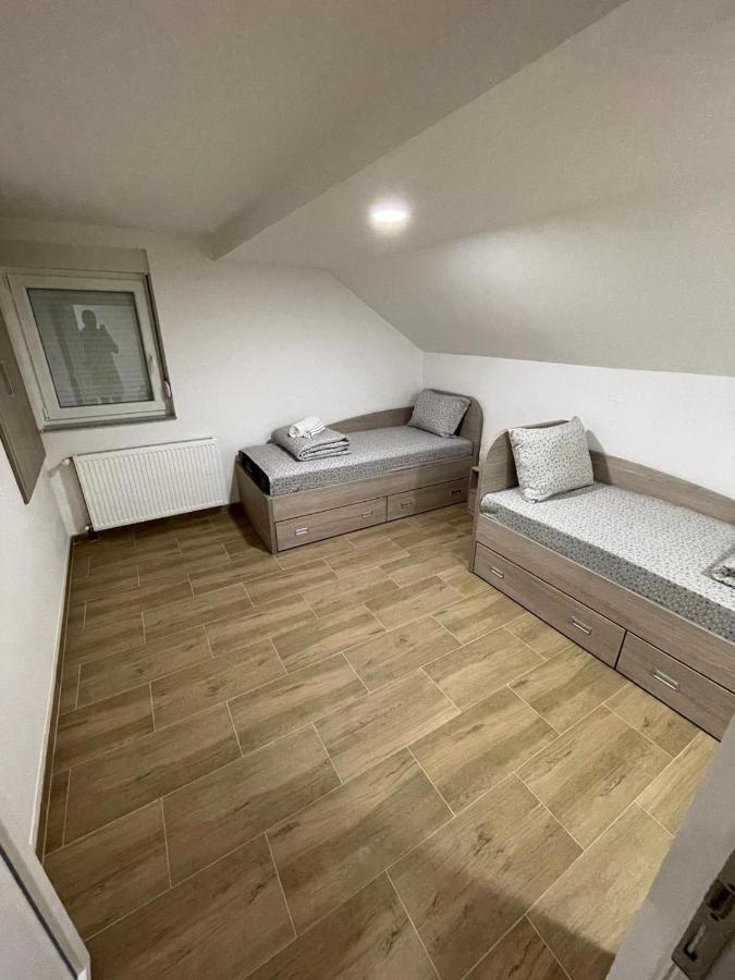 Apartman Ambijent อารันเยโลวัคส์ ภายนอก รูปภาพ