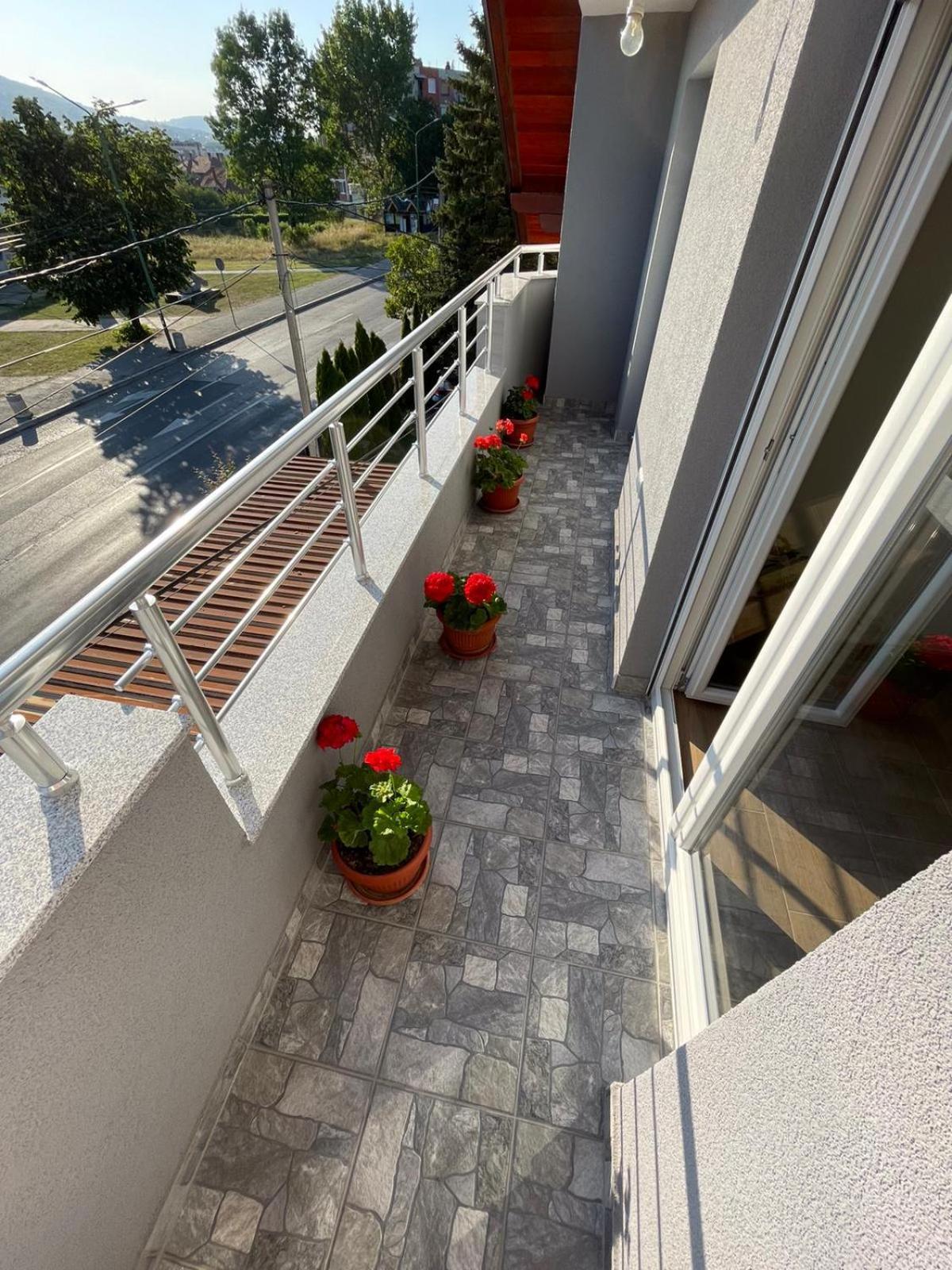 Apartman Ambijent อารันเยโลวัคส์ ภายนอก รูปภาพ