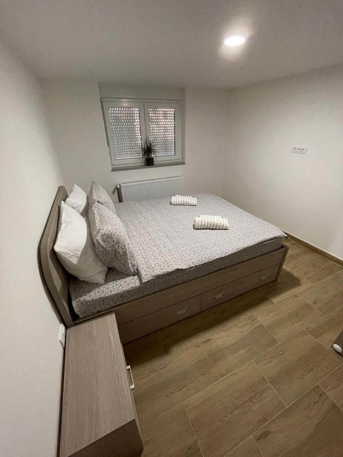 Apartman Ambijent อารันเยโลวัคส์ ภายนอก รูปภาพ