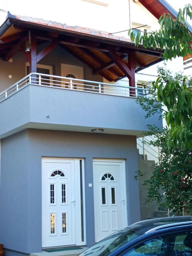 Apartman Ambijent อารันเยโลวัคส์ ภายนอก รูปภาพ